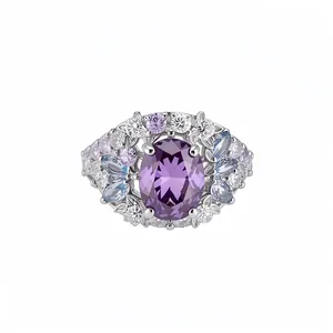Luxe 18k vergulde ring met ovale paarse amethist en vele kleurrijke zirkonia-stenen