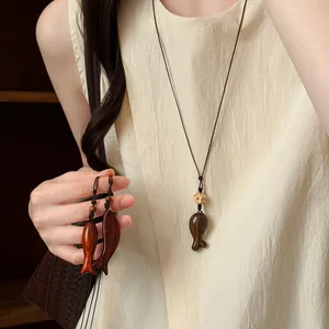 Nouveau Style Chinois Vintage Bois Poisson Pendentif Collier Style Ethnique Corde Tissée Chaîne De Pull Bijoux Femme