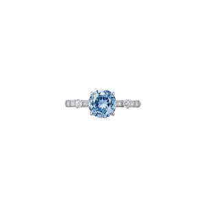 Elegante 18k vergulde open ring met een schitterende ronde lichtblauwe zirkonia