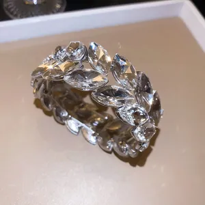Close-up view of a sparkling double-layer crystal wheat ear elastic bracelet.