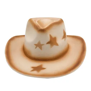Vue détaillée d'un chapeau de cowboy en laine avec des motifs d'étoiles peints en marron