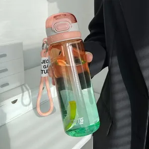 Botella de agua deportiva con degradado, pajita y correa de transporte manual muy elegante.