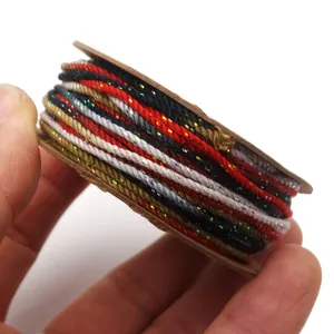 Detailansicht von 1,2 mm metallischer Baumwollschnur für DIY-Bastelarbeiten und Quasten.