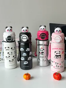 Kollektion süßer Panda-Edelstahl-Isolierflaschen in vier verschiedenen Farben