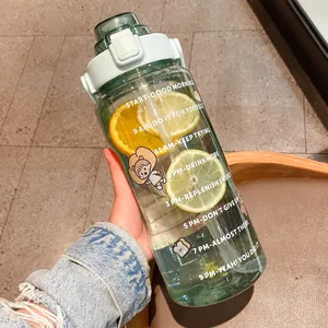 Grande bouteille d'eau verte transparente avec paille et marqueurs de temps motivants