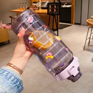 Grande bouteille d'eau de sport en plastique avec paille, graduation et citations