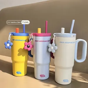 750ml Isolierbecher aus 316 Edelstahl mit Griff und Strohhalm im modernen Ins-Stil