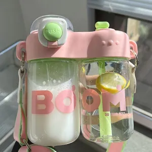Gourde tendance à double compartiment en plastique avec paille et bandoulière rose