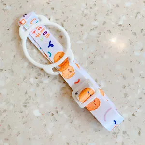Bandoulière pour bouteille d'eau avec motif poulet et anneau en silicone blanc flexible