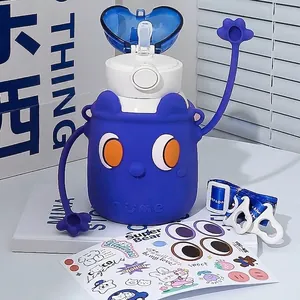 Gourde isotherme enfant bleue avec housse en silicone et autocollants DIY amusants