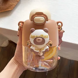 Botella de agua de oso con pajita y correa, gran capacidad de material Tritan