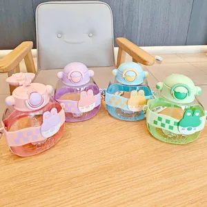 Set di quattro borracce colorate a cartoni animati con simpatiche fodere in silicone