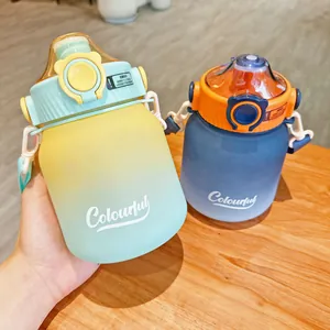 Borraccia sfumata opaca con cinturino portatile, tazza in plastica grande capacità