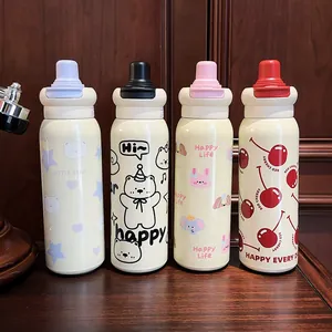 Quatre bouteilles isothermes en acier 316 avec pailles et motifs de dessins animés