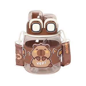 Süße Cartoon Capybara tragbare Tritan Trinkflasche mit verstellbarem Schultergurt für Kinder