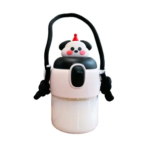 Süße Cartoon-Panda Plastik-Trinkflasche mit Trageriemen und Strohhalm für Schüler