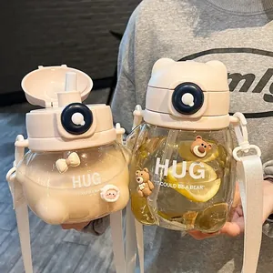 Süße Bären Trinkflasche mit Strohhalm und Gurt, große Kapazität, tragbare Trinkflasche