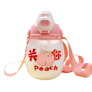 Rosa Trinkflasche mit Hasenohren-Deckel, Strohhalm, Pfirsich-Design und Schultergurt