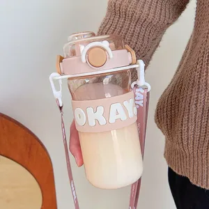 Grande bouteille d'eau portable en plastique avec paille, étui en silicone et sangle