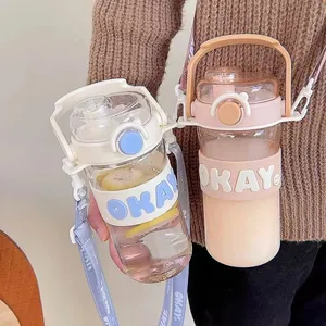 Bouteille d'eau de grande capacité avec paille et bandoulière portable stylée