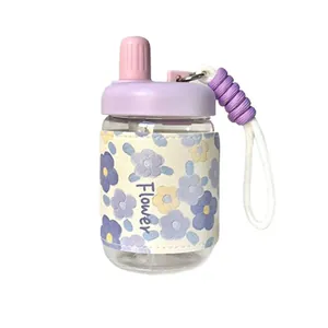 Bouteille d'eau élégante en verre à fleurs avec couvercle lavande et sangle de main
