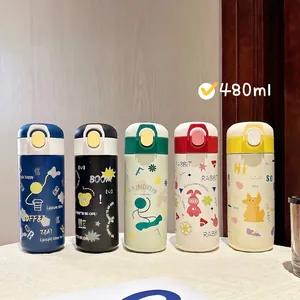 Vista dettagliata di cinque borracce termiche da 480ml colorate con disegni animati