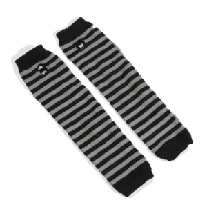 Mitaines longues à rayures noir et gris avec trous pour les pouces, au-dessus du coude