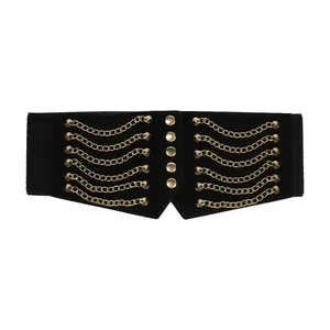 Detailansicht eines breiten schwarzen Korsettgürtels mit goldenen Ketten und Nieten