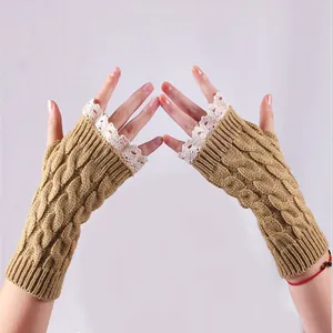 Gants d'Hiver Chauds à Torsades pour Femmes Demi-doigts Bord en Dentelle Élégant Chauffe-bras en Acrylique Doux avec Trou pour le Pouce