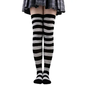 Calze parigine a righe nere e grigie per feste e costumi cosplay chic