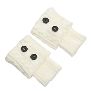 Calentadores de botas de punto trenzado blanco crema con botones negros decorativos para invierno