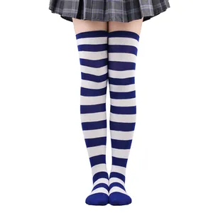 Calze sopra il ginocchio a righe bianche e blu calzettoni alti per feste e cosplay.