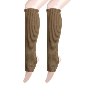Gros plan sur la maille côtelée marron de ces jambières de yoga fonctionnelles avec talon ouvert