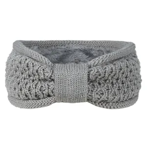 Gros plan d'un bandeau en tricot gris avec doublure en polaire douce pour l'hiver.