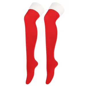 Medias navideñas rojas por encima de la rodilla con ribete de piel sintética blanca suave