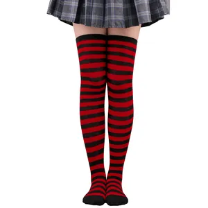 Calze parigine a righe rosse e nere per Halloween e feste di carnevale