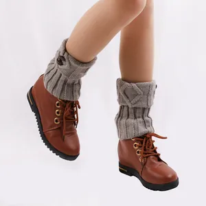 Damen Acryl Gestrickte Beinwärmer mit Knöpfen Einfarbig Häkel-Stiefelstulpen Gerippte Warme Winter Fußabdeckungen Alltagszubehör
