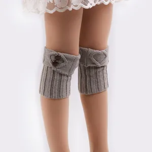 Modische graue gestrickte Beinstulpen mit Knopfdetail, warme Winterstiefelstulpen für Damen