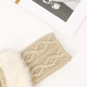 Gros plan du motif de tricot torsadé et de la bordure en fausse fourrure blanche
