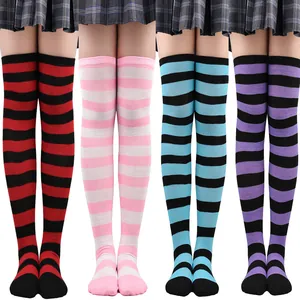 Grande variété de chaussettes hautes rayées colorées pour le cosplay et les fêtes