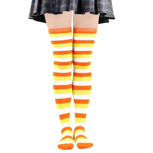 Calze sopra il ginocchio a righe gialle e arancioni per Halloween e cosplay festivi