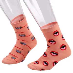 Stylische Crew-Socken mit originellem Lippen- und Zahnbürsten-Illustrationsmuster