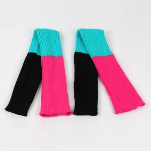 Vue détaillée des jambières tricotées color-block de 81 cm pour le yoga et la danse