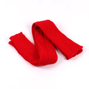 Détail de jambières en tricot rouge de 81 cm pour le yoga et l'hiver