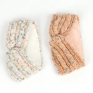 Paire de bandeaux d'hiver en tricot épais avec fil moucheté et doublure polaire.
