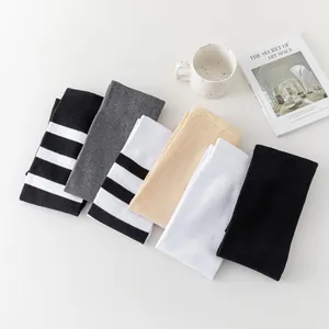 Assortiment de chaussettes montantes en coton grandes tailles, rayures et coloris neutres