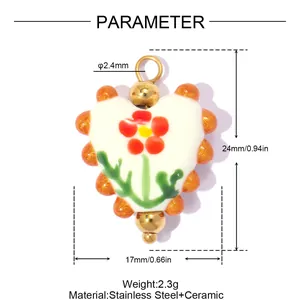 Vue détaillée montrant les dimensions du pendentif cœur en céramique et l'acier inoxydable