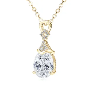 Elegante collana dorata con uno splendente ciondolo in moissanite a forma di goccia