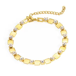 Elegantes geometrisches Moissanit-Armband mit vergoldeten quadratischen Gliedern
