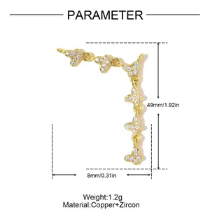 Vista dettagliata del ciondolo a farfalla dorata con dimensioni e materiale in zircone